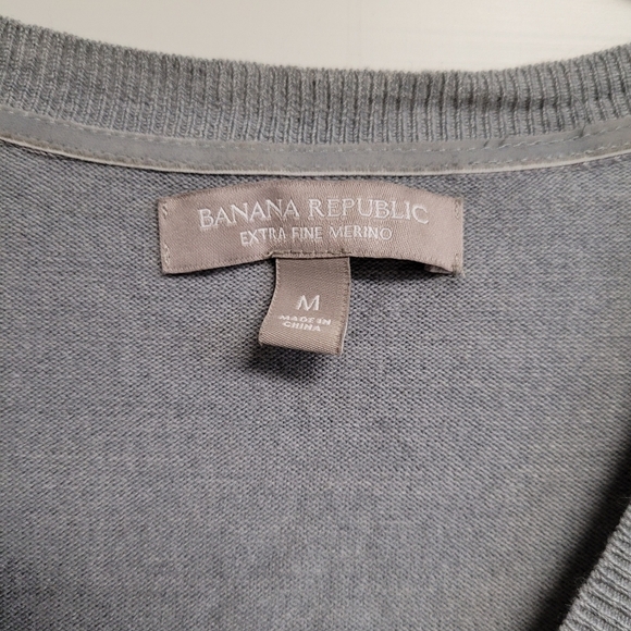 Banana Republic Extra Fine Merino Wool Grey V Neck Sweater - Picture 4 of 8